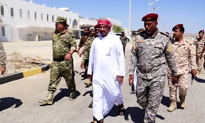وصول قائد المنطقة العسكرية الثانية من المملكة العربية السعودية إلى المكلا عبر مطار الريان الدولي