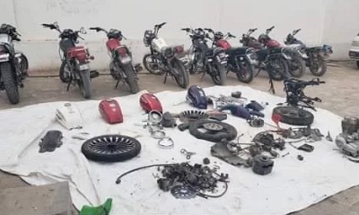 مركز شرطة فوة يضبط عصابة محترفة بسرقة الدراجات النارية وتغيير ملامحها وبحوزتهم 10 دراجات مسروقة