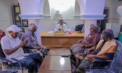 مدير عام مديرية تريم يلتقي رئيس المجلس الانتقالي بمديرية تريم لمناقشة الاستعداد للمنخفض الجوي