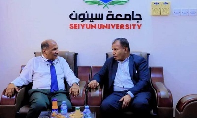 الوكيل العامري يشيد باستقرار العملية التعليمية بجامعة سيئون ويؤكد اهتمام السلطة المحلية بتطوير بنيتها التحتية