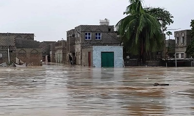 مدير عام مديرية الريدة وقصيعر يعلن منطقة المنازح بقصيعر منطقه منكوبة والسيول تحاصرها من جميع الاتجات