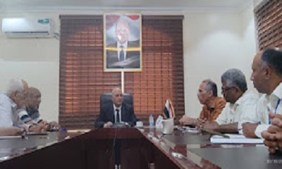 وزير المياه والبيئة يناقش مع قيادة المؤسسة استئناف العمل بمشروع مرافق الصحي بمدينتي سيىئون وتريم