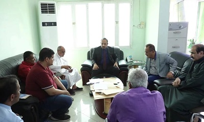 محافظ حضرموت يوقّع عقد تأهيل وسفلتة طريق جول مسحة – المنطقة الصناعية بالمكلا