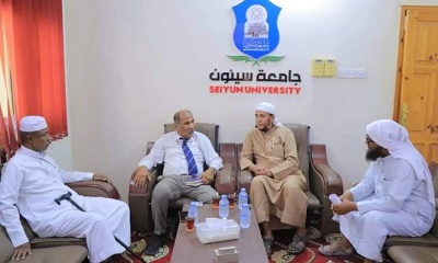 مؤسسة غراس بتريم تهدي جامعة سيئون 20 نسخة من مكتبة طالب العلم، وتوقيع مذكره تفاهم