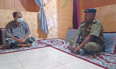 نائب مدير أمن الشحر يطمأن على صحة وسلامة المساعد حسين اليهري بعد وعكة صحية ألمت به