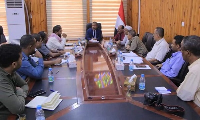 برئاسة الوكيل العامري لجنة المناقصات تقر إرساء مناقصات عشرة مشاريع ممولة من السلطة المحلية في قطاع الكهرباء
