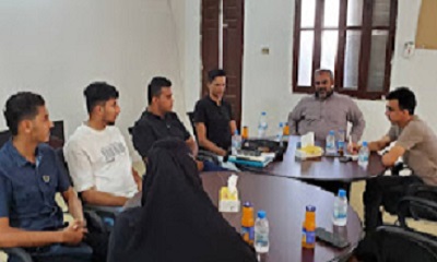مناقشة أوجه التعاون المشترك بين المنتدى السياسي لطلاب جامعة حضرموت و مؤسسة سلام وبناء بالمكلا