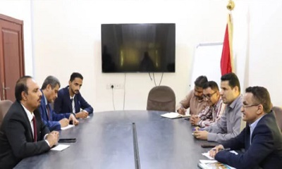 المحافظ بن ماضي يبحث مع رئيس الوحدة التنفيذية لإدارة مخيمات النازحين أوضاع النازحين بحضرموت