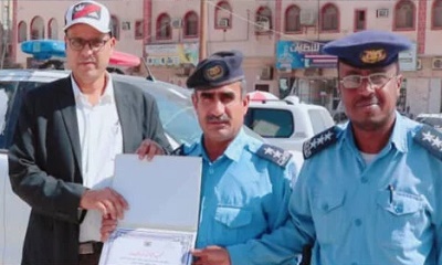 خلال جولته الميدانية .. مدير عام سيئون يكرم عددا من رجال المرور المبرزين من منتسبي مرور مديرية سيئون