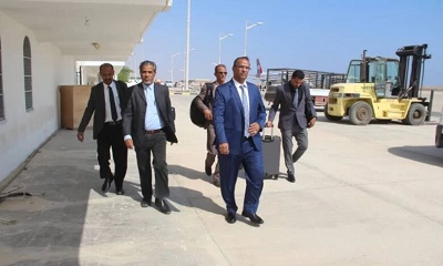 وزير الشؤون الاجتماعية والعمل يصل مدينة المكلا