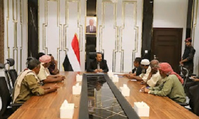 محافظ حضرموت يؤكد الاهتمام بمناضلي الثورة والشهداء ورعاية أسرهم وذويهم