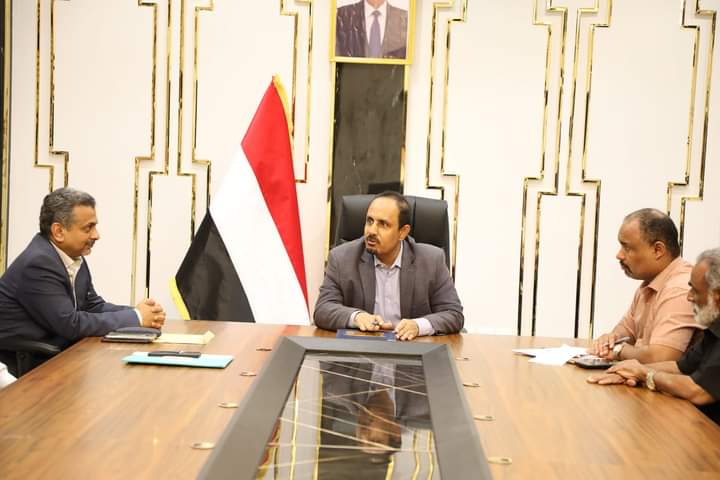 محافظ حضرموت يرعى مراسم التوقيع على اتفاقية إدارة وتشغيل مركز المكلا للكلية الصناعية بمستشفى ابن سينا