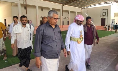 مدير عام مديرية شبام يتفقد تدشين اختبارات الفصل الدراسي الاول بمدرسة عبدالله بن سميط للتعليم الأساسي بشبام