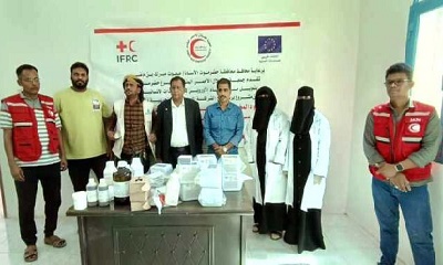 جمعية الهلال الأحمر اليمني حضرموت تسلم مواد مخبرية خاصة بفحص جودة المياه للمؤسسة المحلية للمياه والصرف الصحي بساحل حضرموت