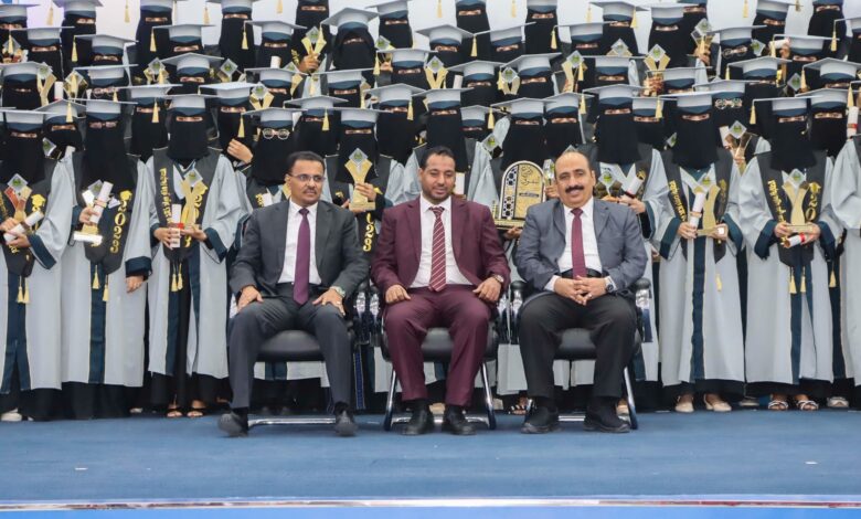 بحضور الوزير .. مكتب وزارة التربية والتعليم بساحل حضرموت يكرّم أوائل شهادة الثانوية العامة على مستوى الجمهورية والمحافظة للعام الدراسي 2023/2022م