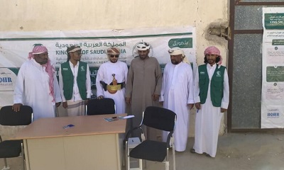مقدمة من مركز الملك سلمان للإغاثة والأعمال الانسانيه عضو مجلس النواب ومدير عام مديرية ثمود يدشنون توزيع السلال الغذائية للدورة الثالثة