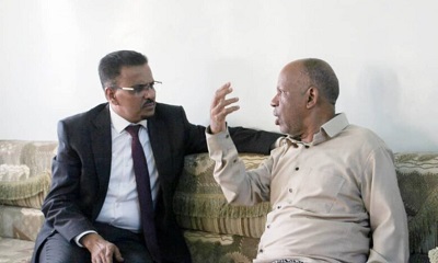 الأمين العام لمحلي حضرموت يطمئن على صحة الإعلامي القدير الأستاذ سالم الشاحت