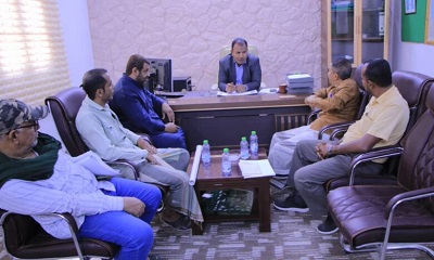 وكيل المحافظة يطلع على خطط ودراسات اللجنة الهندسية المختصة لمشروع المرحلة الاولى من تشطيب استاد سيئون الأولمبي