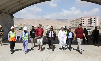 محافظ حضرموت يتفقد الأعمال الجارية بالمرحلة الثانية لمشروع خور المكلا