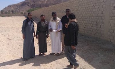 تسليم موقع مشروع حفر بئر مياة شرب في منطقة الكوادر بمديرية القطن