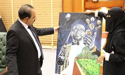 محافظ حضرموت يشيد بلوحات الرسّامة منال الرباكي المعبّرة عن الواقع المُعاش