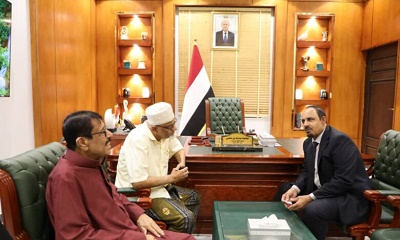 محافظ حضرموت يثمّن عطاءات الأديبين الكبيرين الدكتور عبدالله البار والأستاذ صالح باعامر في إثراء الواقع الأدبي والثقافي