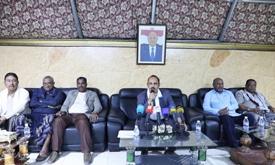 محافظ حضرموت يلتقي بعثات أندية شعب وتضامن حضرموت وأهلي ووحدة صنعاء المشاركين في نهائيات الدوري 