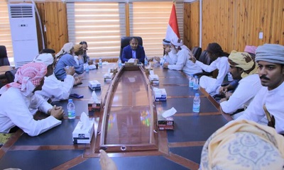 الوكيل العامري يلتقي بعدد من مشائخ ال كثير بمديرية القف ويوجه برفع الدراسة الخاصة بصيانة عقبة مدودة