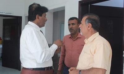مأمور المكلا يزور المركز الصحي بالإنشاءات بمنطقة فوه 