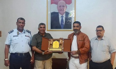 العميد المنهالي يكرَّم الناشط المجتمعي عمر العطاس نظير جهوده التطوعية في خدمة الأمن والمجتمع