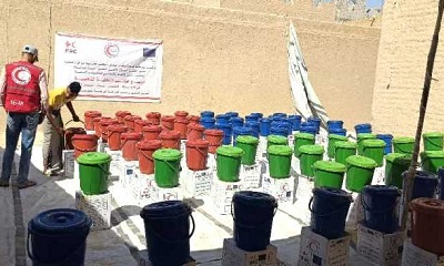 جمعية الهلال الاحمر اليمني فرع حضرموت توزّع 300 حقيبة نظافة شخصية للمستهدفين بمديريات سيئون وشبام والقطن