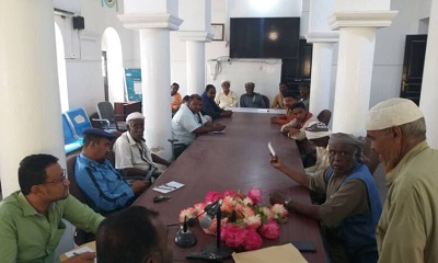 أجتماع بمقر السلطة المحلية بمديرية تريم يناقش تحضيرات خبر الهجن للمشاركة في فعالية زيارة نبي الله هود عليه السلام