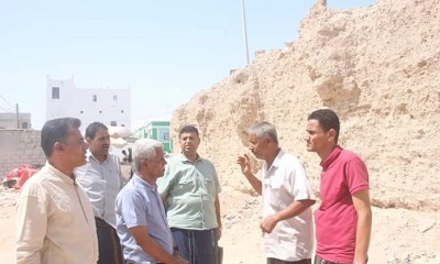 المديرباعكابة يوجه بترميم الجزء المتبقي من سور الشحر