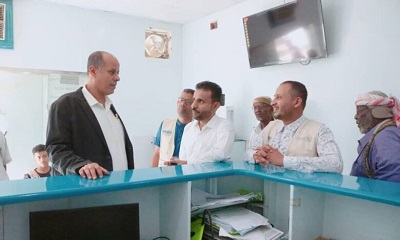 مدير عام سيئون يدشن مشروع المساعدات الغذائية العامة (توزيع الحوالات النقدية) بعدد من نقاط التوزيع بمديرية سيئون