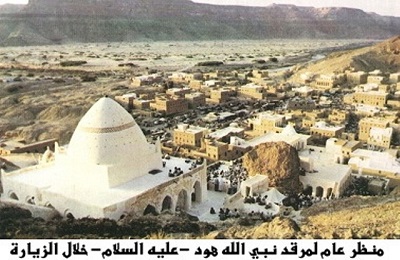 طقوس دينية تأبى الإندثار بتريم الغناء .. قوافل الهجن تغادر تريم إلى شعب نبي الله هود