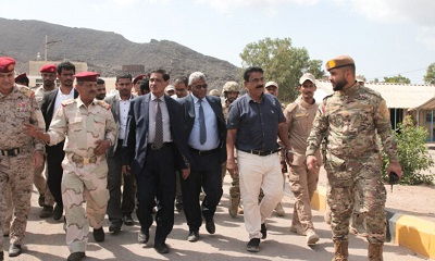 اللواء الركن البحسني يطلع على سير عملية التدريس بالكلية الحربية ومعهد الشهيد الثلايا لتأهيل القادة 