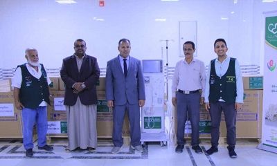 الوكيل العامري يشهد استلام مركز بابطين الطبي بسيئون أجهزة وكراسي استصفاء دموي مقدمة من مركز الملك سلمان