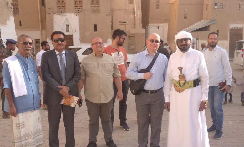 مدير عام شبام يستقبل السفير التركي لدى اليمن في شبام التاريخية