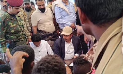 المحافظ بن ماضي التقى مواطني مديرية حجر واستمع الى احتياجات جميع من حضر