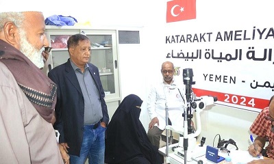 الدكتور بن يحيى يتفقد سير المعاينة للمواطنين بالمركز الصحي للهلال الاحمر اليمني بمدينة شبام حضرموت