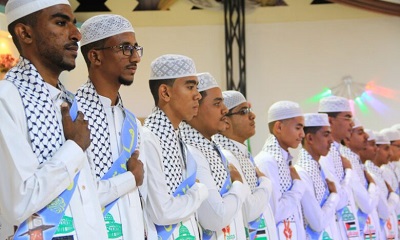 بحضور الوكيل السعيدي مركز الإيمان يحتفي بتكريم 77 من أهل القرآن الكريم بسيئون
