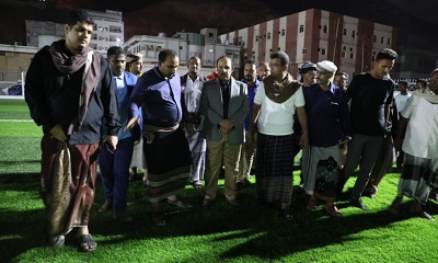 محافظ حضرموت يطلع على عملية فرش العشب الاخضر والتجهيزات الاخيرة لمنشأة نادي التضامن