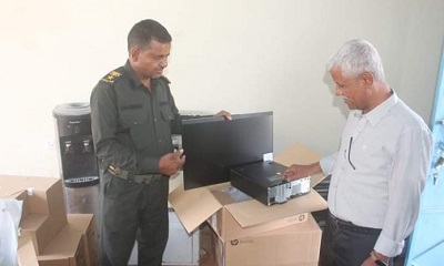 مدير عام مديرية الشحر يتابع وصول أجهزة ومعدات لانشاء فرع لاستصدار البطاقة الشخصية الذكية بمديرية الشحر