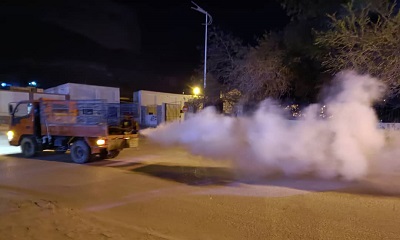 الفريق المكلف بقيادة وحدة النظافه بالقطن ينفذ حملة رش الضبابي