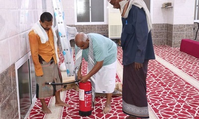 توزيع معدات إطفاء في احياء مديرية المكلا ضمن مبادرة لجنة السلامة المجتمعية