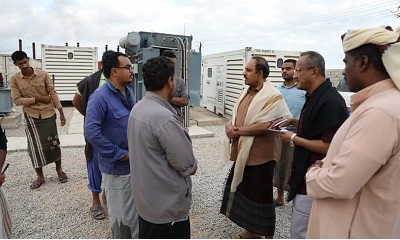 محافظ حضرموت يتفقد أوضاع مديرية الديس الشرقية ويوجه بتوفير المحروقات لمحطة الكهرباء والحفاظ على محمية "شرمة"