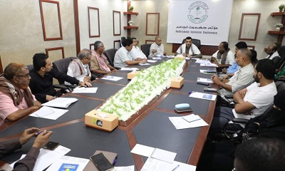 القاضي العامري يرأس اجتماعًا مشتركًا للأمانة العامة ورؤساء المكاتب التنفيذية في المديريات