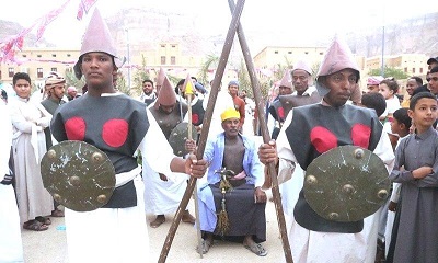 جيش الفرقان وفرقة النمر الكوميدية يشاركان في ختم مسجد جامع النور بعرض آل عل بن سعيد بسيئون
