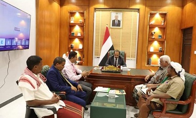محافظ حضرموت يلتقي أعضاء اللجنة الممثلة عن أهالي منطقة الصدارة بمديرية حجر ويؤكد الاهتمام بمطالب مواطنيها