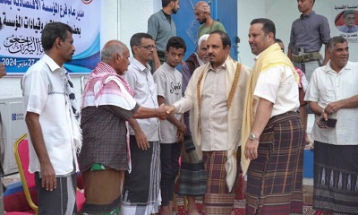 محافظ حضرموت يُقدّم واجب العزاء في الفقيد محمد بن مالك ويحضر أمسية المؤسسة الاقتصادية